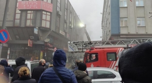 Zamanla Yarıştılar! Mahalleyi Duman Kapladı