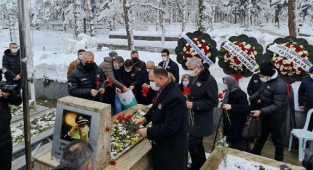 Şehit Emniyet Müdürü Gaffar Okkan, mezarı başında anıldı