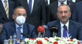 Adalet Bakanlığında Görev Değişimi! Gül, Görevi Bozdağ'a Devretti!