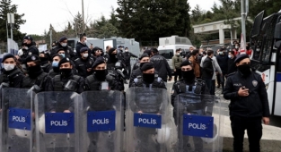 En Güvenilir Kurum POLİS TEŞKİLATI 