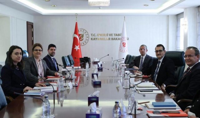 Bakan Dönmez, Aile ve Sosyal Hizmetler Bakanı Derya Yanık ile görüştü