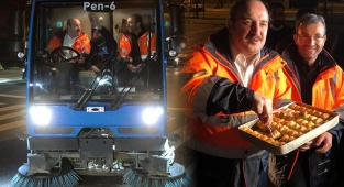 Bakan Varank’ın Temizlik İşçileriyle “Yılbaşı” Mesaisi