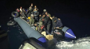 Çeşme açıklarında 34 kaçak göçmen kurtarıldı