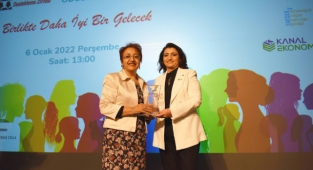 Gülüzar Özev Sivil Toplum ve Sosyal Etki Ödülünü Aldı 