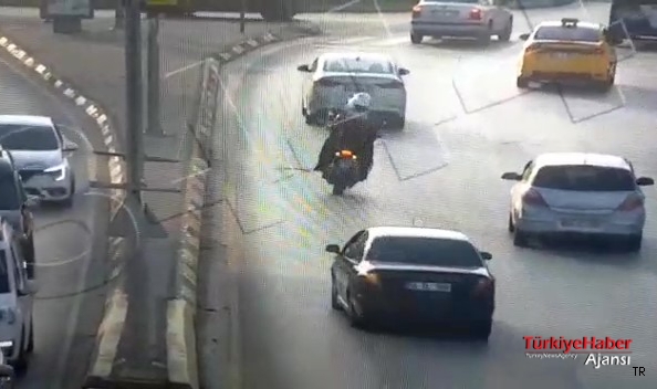 Motosikletli Yunus Polisler Yol Açtı , Eşini Doğuma Yetiştirdi