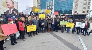 Rizeliler ‘Bezduk, Yanduk, Bittuk’ Diyerek Sokaklara Döküldü