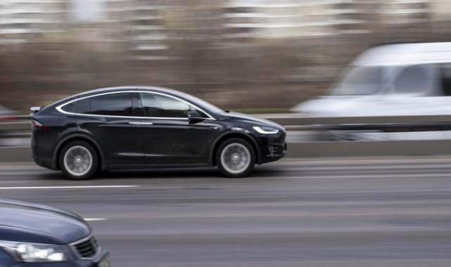Twitter'da olay oldu! Onlarca Tesla'yı hack'ledi