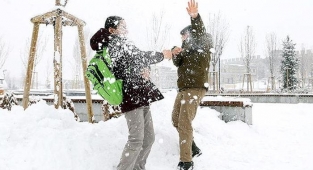 Valilikler peş peşe duyurdu! Birçok ilde kar nedeniyle okullar tatil edildi