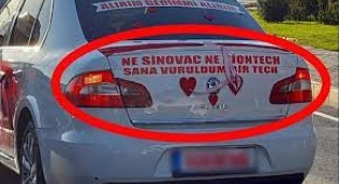 Gelin arabasında gülümseten aşı mesajı