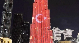Cumhurbaşkanı Erdoğan’ın BAE ziyareti öncesi Burj Khalifa’ya Türk bayrağı yansıtıldı