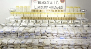 Hakkari'de Jandarma'dan uyuşturucu operasyonu