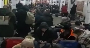 Harkov'da Halk Metro İstasyonlarına Sığındı
