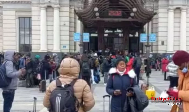 Lviv halkı tren istasyonlarına akın ediyor