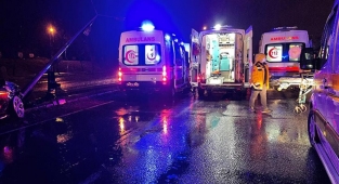Sakarya'da zincirleme trafik kazası, 12 yaralı