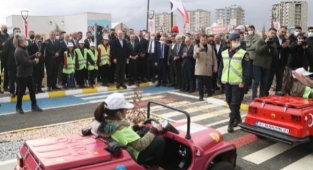 Bakan Soylu, trafik eğitim parkında çocuklarla buluştu