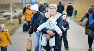 AB’den Ukraynalı mültecilere 1 yıl oturma izni