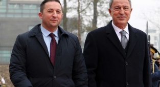 Bakan Akar, Kosovalı mevkidaşıyla görüştü