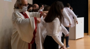 İstanbul'da öğrencilerin 'beyaz önlük' heyecanı