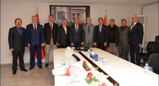 İzmir'de Emekli Olan Polislere Hizmet Anısı Şilti Verildi 
