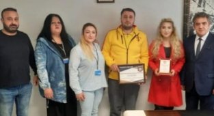İZTUMED'den Gazeteci Ece İçmez'e PLAKET