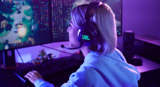 JBL QUANTUM 610’un 40 Saatlik Pil Ömrü İle Kesintisiz Oyun Keyfi