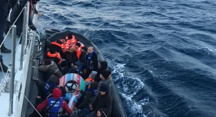 Muğla Marmaris'te 25 düzensiz göçmen yakalandı