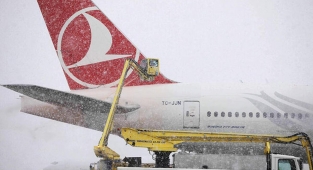 THY uçaklarına buzlanmaya karşı müdahale
