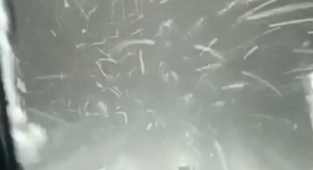 Tunceli'yi Erzincan'a bağlayan karayolu zincirsiz TIR geçişine kapatıldı