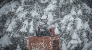 Yoğun kar yağışı UEDAŞ'ı durduramıyor!