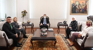 Bakan Özer, TBMM komisyon üyelerini kabul etti