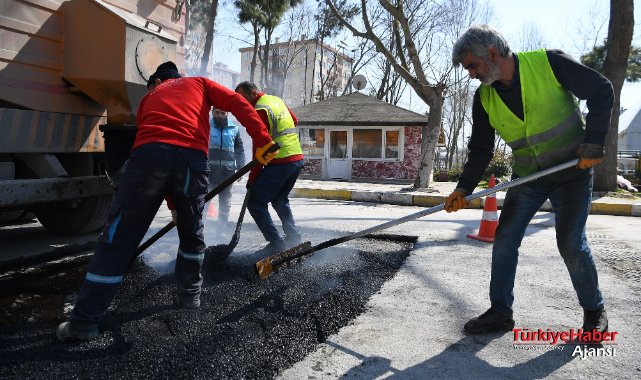 Beylikdüzü'nde Kar Yağışından Zarar Gören Yollar Onarılıyor