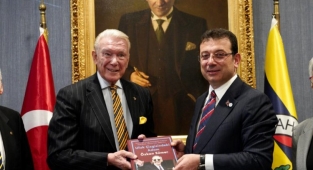 İmamoğlu: Politik alandaki bölünmeyi sporla kucaklaştırabiliriz 