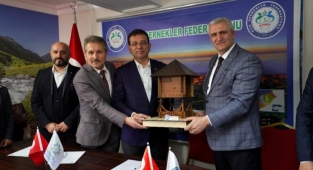 Rizelilerle buluşan İmamoğlu: Yeterince kutuplaşıyoruz, derneklerimiz özgür olmalı