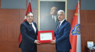 Şehit Polisin Emniyet Müdürü Oğlunu Makamında Kabul Etti 