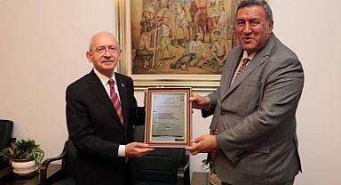 CHP'li Gürer Kılıçdaroğlu'na Niğde Belgesi hediye etti