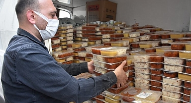 Gaziantep'te 140 bin gıda kolisi ve 80 bin yemek paketi kapı kapı dağıtıldı 