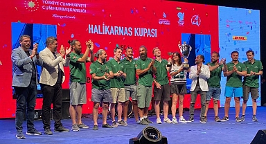 İzmir Çiğli Belediyesi'nden yelkende çifte kupa