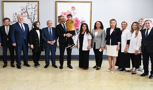 Bakan Özer'den 'Uygulama Kampüsü'ne ziyaret