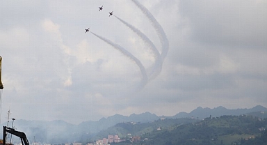 Rize'de Türk Yıldızları Büyüledi