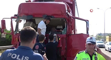 Sultanbeyli'de 2 kamyon çarpıştı: 1 ölü