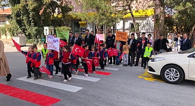 Emekli Polis Belediye Başkanı Trafik Kampanyasına Katıldı 