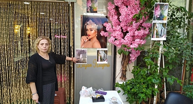 Çiçeklerine Hırsız Dadanan Sevgi Kuaför, İsyan Etti