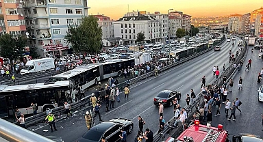  İstanbul'da Metrobüsler Çarpıştı; 99 Yaralı