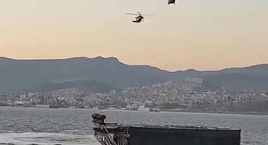 İzmir'in kurtuluş şerefine havada zeybek!