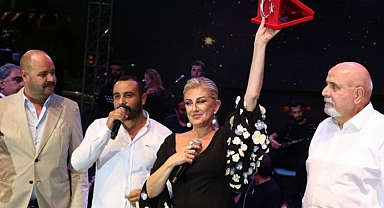 'Nostalji Kraliçesi' Manisalıları mest etti