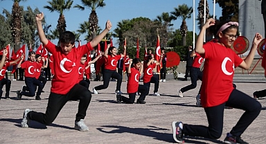 İzmir Aliağa'da Cumhuriyet coşkusu