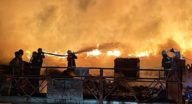 Mersin'de palet fabrikasında yangın çıktı!