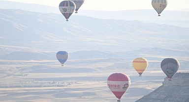 660 bin kişi balonla uçtu