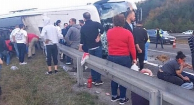Bolu'da yolcu otobüsü devrildi: 3 ölü, 32 yaralı