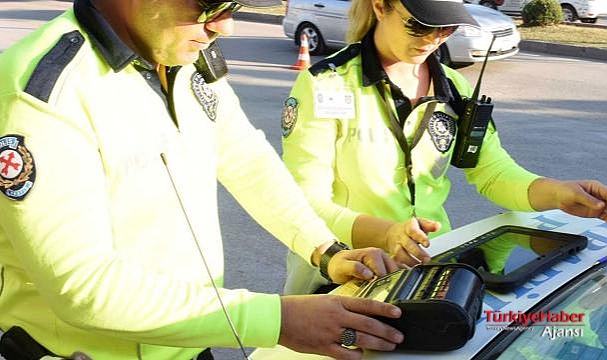 Kural Tanımaz Sürücüye 4 Ayrı İhlalden 5 Bin 889 Lira CEZA